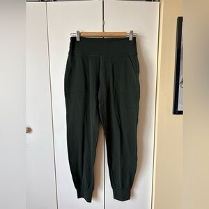 Lululemon Women’s Jogger Pants Size 8 Dark Green Athletic Stretch Pockets